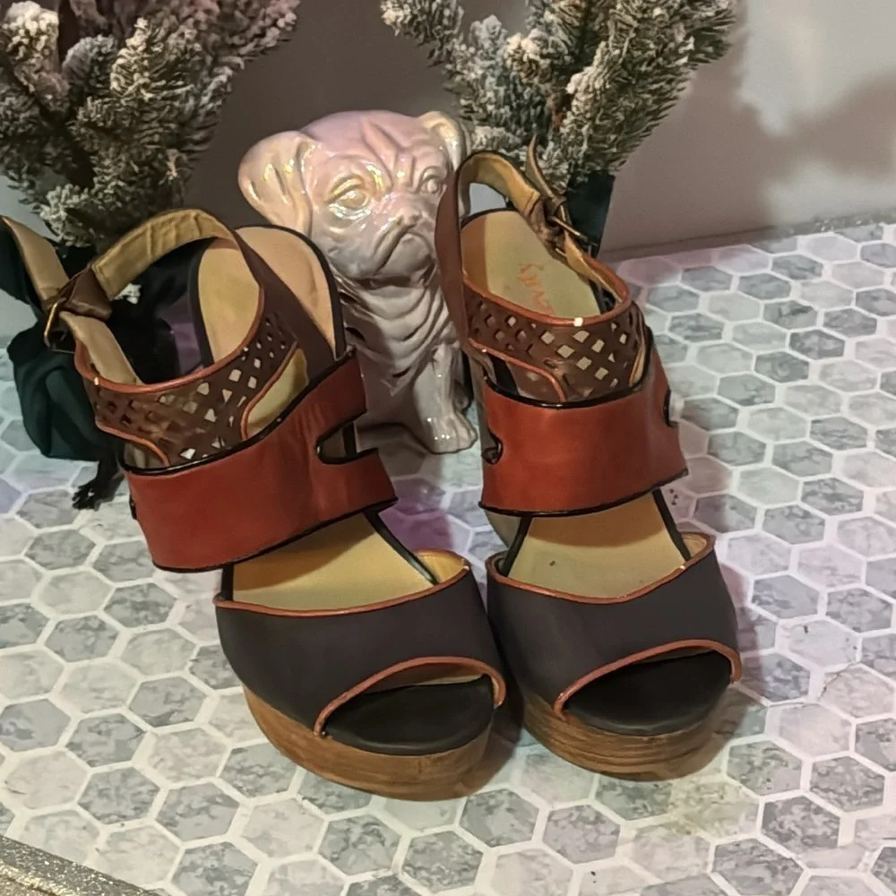 Levity Sandal Wedges: Size 8.5, Burnt Orange and Dark Blue. Stylish,Comfortable.